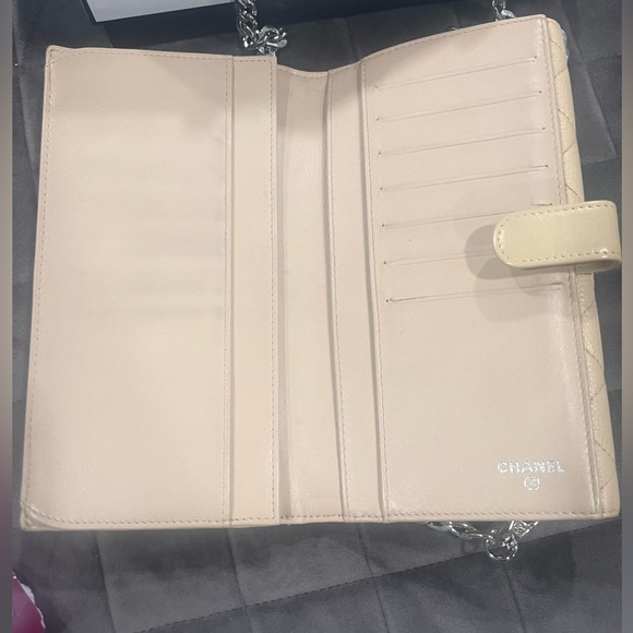Chanel Matelasse Wallet EUC - Picture 6 of 8